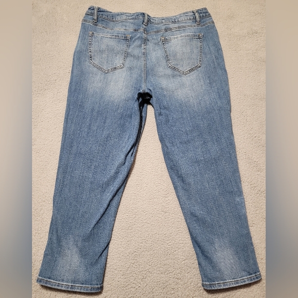 Lane Bryant Capri Distressed Patched Jeans Size 18 - Picture 2 of 8